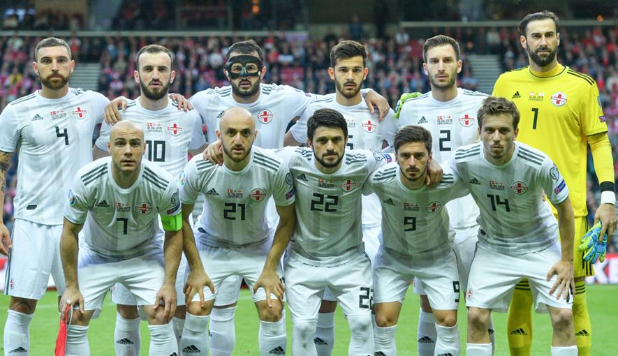 Грузинская сборная по футболу. Форма сборная грузии. Грузинские футболисты. Грузинские футболисты. Сборная северной македонии по футболу фото.