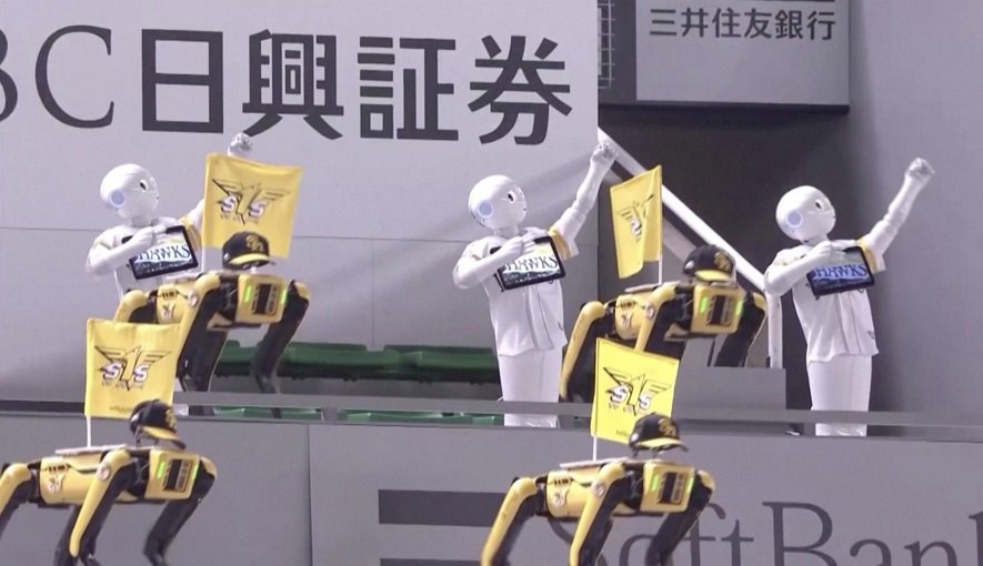 იაპონიაში ქომაგები მოცეკვავე რობოტებმა ჩაანაცვლეს