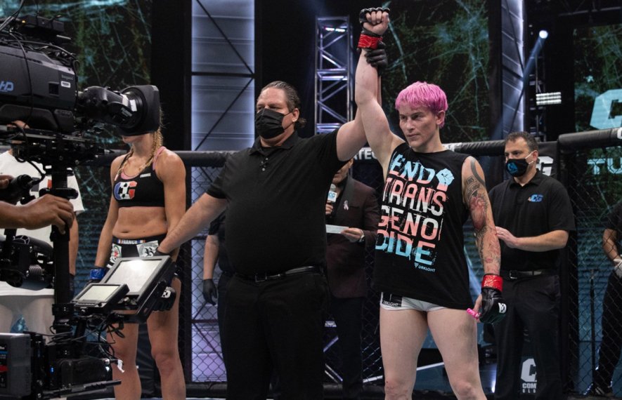 ტრანსგენდერმა ქალმა MMA-ში თავისი სადებიუტო ბრძოლა მოიგო