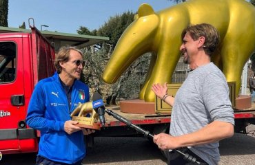 „ეს ნამდვილად დავიმსახურე“ - რობერტო მანჩინის გიგანტური ოქროს ტაპირი გადასცეს