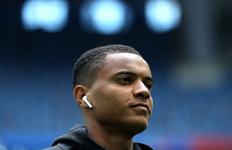 აკანჯი მანჩესტერ სიტის ფეხბურთელია