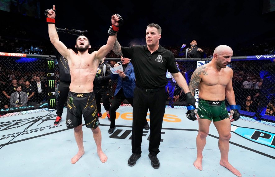 ისლამ მახაჩევი, ალექსანდერ ვოლკანოვსკი