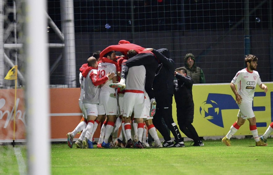 დილა, თბილისის დინამო, გაგრა, ბათუმის დინამო, იბერია 1999, ქუთაისის ტორპედო, თელავი, სამგურალი, ქობულეთის შუქურა, სამტრედია