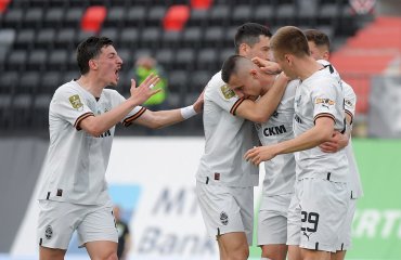 გოჩოლეიშვილის ჩაწოდებას პენალტი მოჰყვა | შახტარმა 2:1 მოიგო