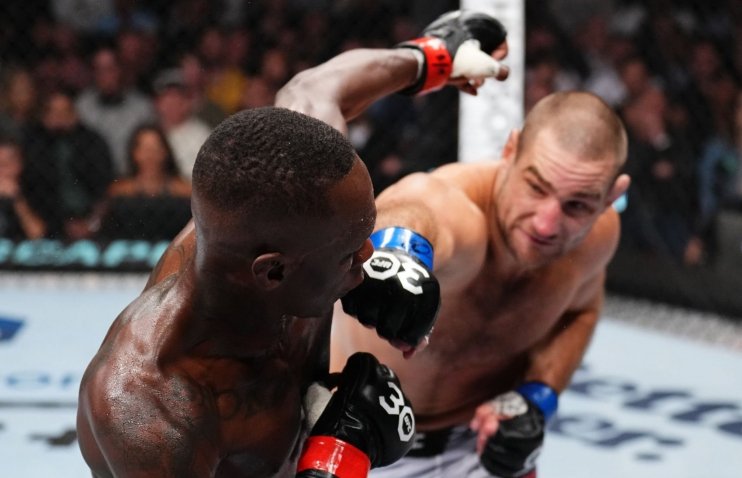 UFC: სტრიკლენდმა ადესანია მაგრად სცემა და ჩემპიონობა ჩამოართვა