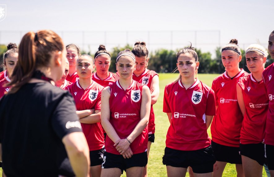 ქალ ფეხბურთელთა ნაკრები, ირის ანტმანი, საქართველოს ქალთა ეროვნული ნაკრები, ნინო პასიკაშვილი