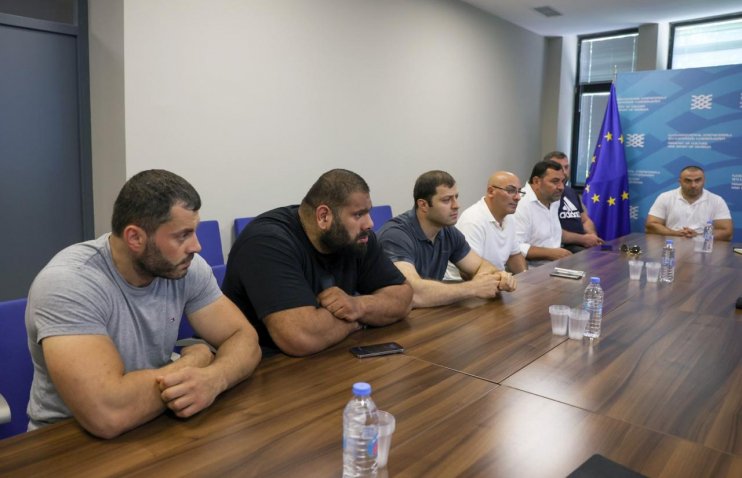 საგინაშვილი და სხვები - მკლავჭიდელებმა ახალი ფედერაცია ჩამოაყალიბეს