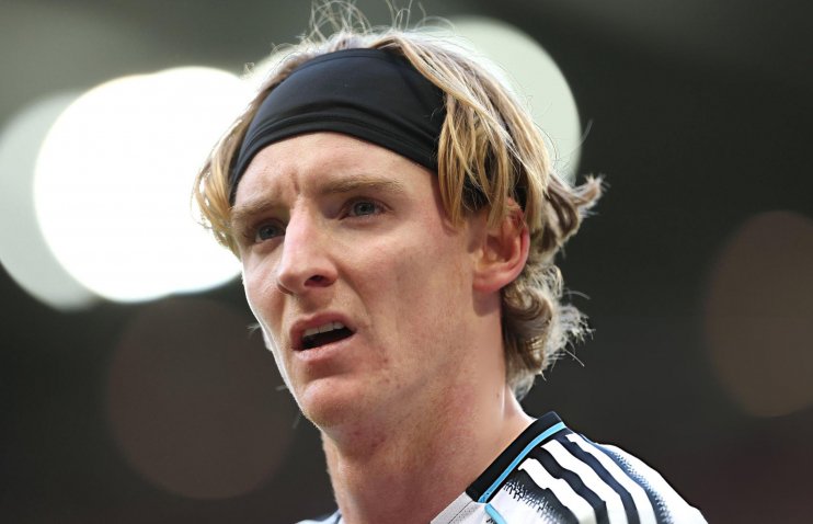 ლივერპული სალაჰის შემცვლელად ენტონი გორდონს განიხილავს