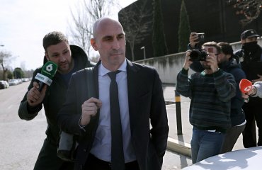 სკანდალი წიგნის პრეზენტაციაზე | რუბიალესს კვერცხები ესროლეს