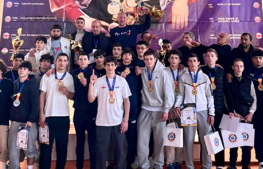 21 მედალი სომხეთიდან - 17-წლამდე მოჭიდავეთა ტრიუმფი