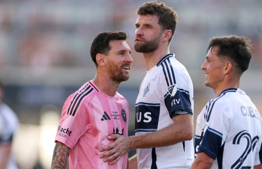 ლიონელ მესი, ტომას მიულერი