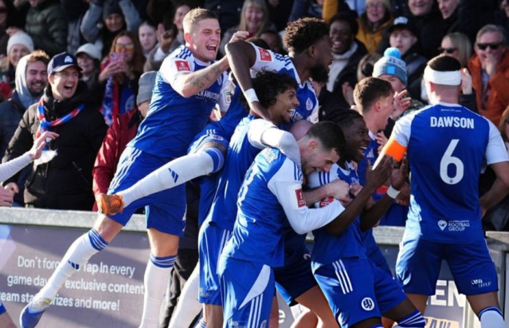 მეკლსფილდის ზღაპარი - მე-6 ლიგის გუნდმა თასის მოქმედ გამარჯვებულს მოუგო