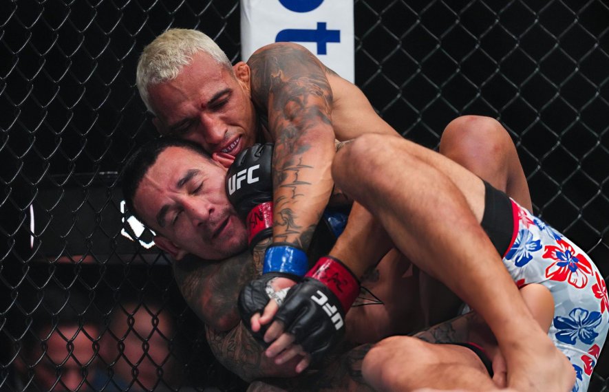 მაქს ჰოლოუეი, ჩარლზ ოლივეირა