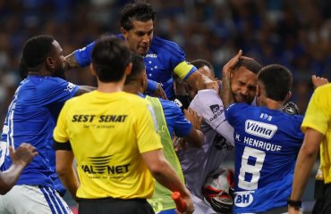 23 გაძევება | კრუზეირომ და ატლეტიკო მინეირომ გუნდი გუნდზე იჩხუბეს