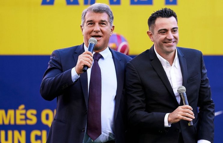 „ჩავი აგებდა, ფლიკი იგებს“ | ლაპორტამ ბარსას ყოფილ მწვრთნელს უპასუხა