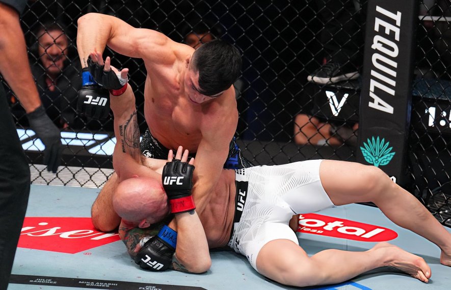 ჯოშ ემეტი, კევინ ვალეხოსი