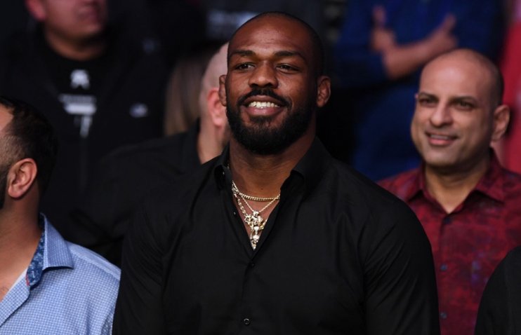 „კინაღამ დამეჯახე, ტარება ისწავლე“ | ჯონ ჯონსს ეჩხუბნენ და შუა თითი უჩვენეს