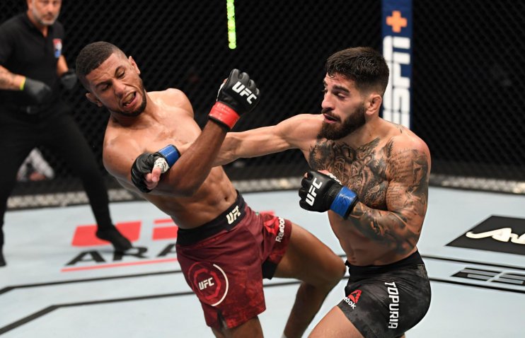 „ვერც კი დავდიოდი“ | ილია თოფურიამ სადებიუტო ჩხუბი და UFC-ის ზარი გაიხსენა