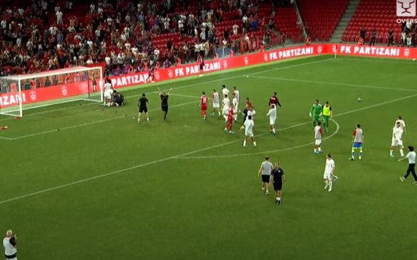 ალბანელმა ქომაგებმა მატჩის შემდეგ ტრიბუნებიდან სხვადასხვა ნივთები ისროლეს