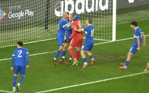 ბრწყინვალე მოგერიება - დაჩი ჩოჩოშვილმა პენალტი მოიგერია